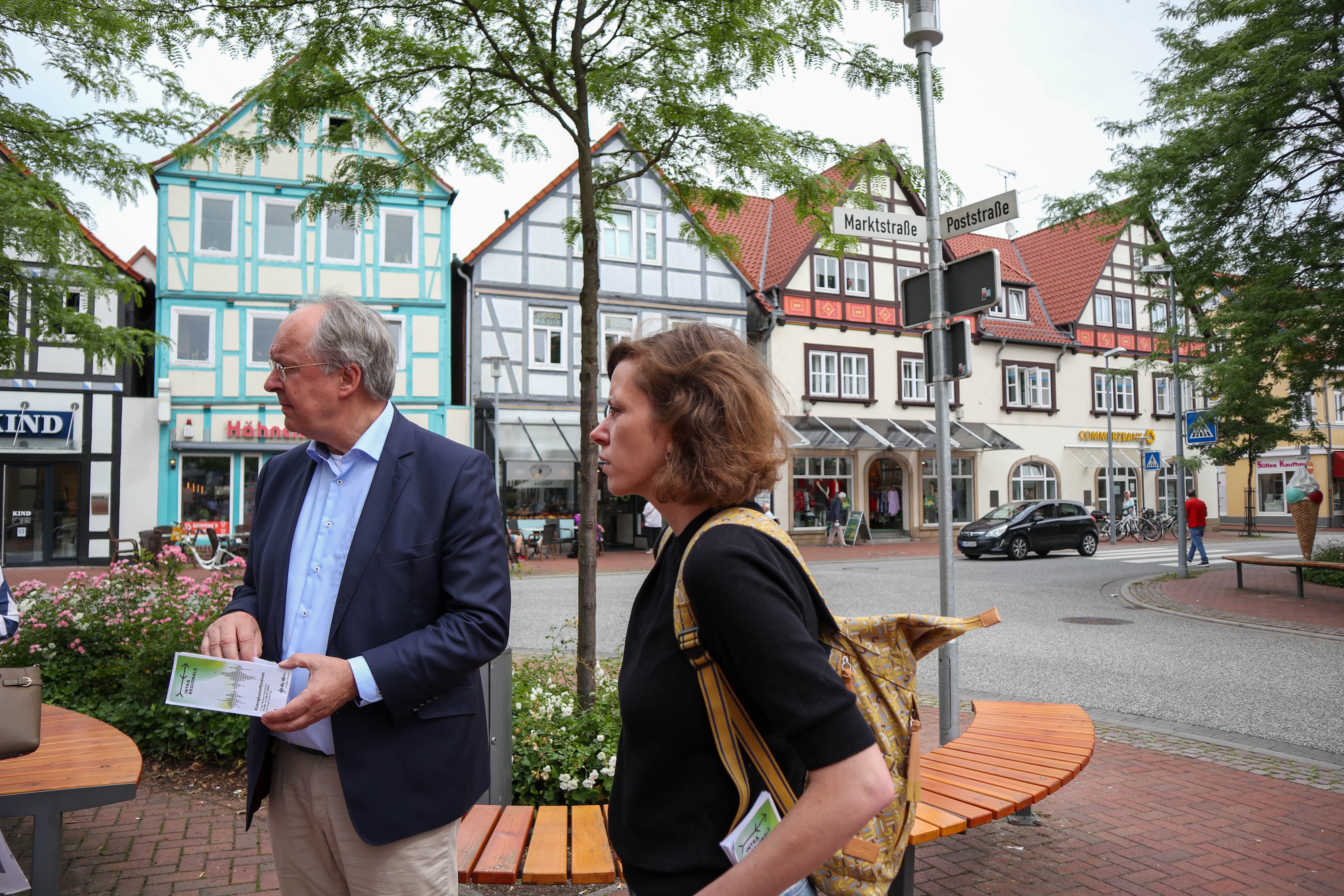 Dr. Karl-Heinz Vehling, ehemaliger Vorsitzender des Vereins Stadtmarketing Burgdorf zeigt viele Ideen auf, wie die Städte von einander profitieren könnten.
