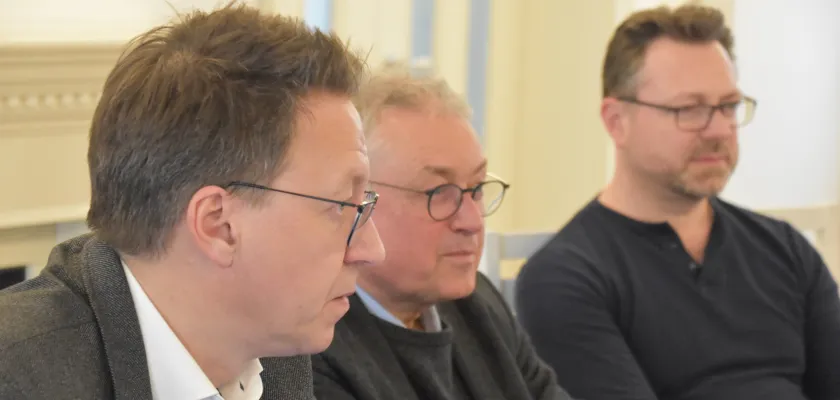 Lindner, Poesch, Schrader in Diskussion